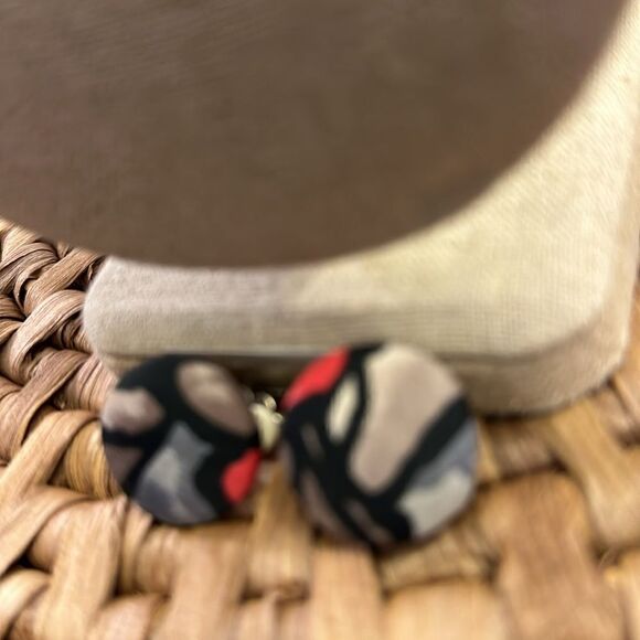 Vintage Button Non-pieced Earrings - Picture 2 of 4